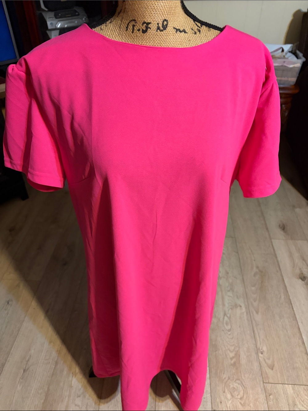 Men's Short-Sleeve Crew Neck Tee in Bright Pink